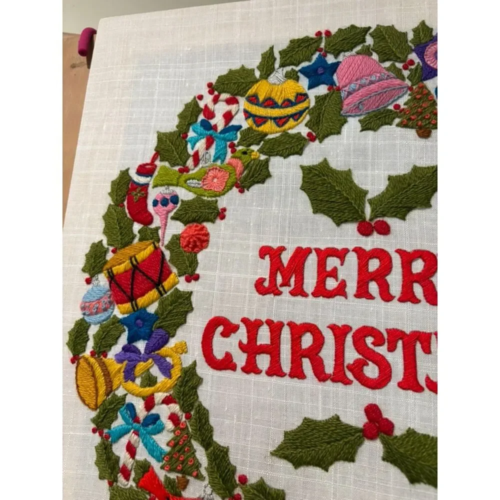 VTG Embroidered Merry Christmas wreath